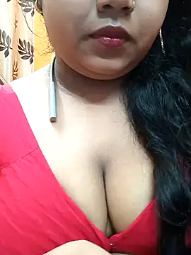 Snapshot of Sophiaboudi chatting on 01/14/25, 05:45 Sophiaboudi online show from 01/14/25, 05:45