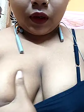 Snapshot of Sophiaboudi chatting on 02/12/25, 05:37 Sophiaboudi online show from 02/12/25, 05:37