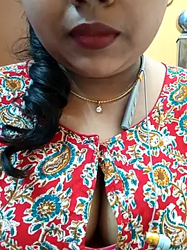 Snapshot of Sophiaboudi chatting on 03/10/25, 05:07 Sophiaboudi online show from 03/10/25, 05:07