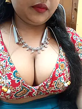 Snapshot of Sophiaboudi chatting on 09/23/25, 04:32 Sophiaboudi online show from 09/23/25, 04:32