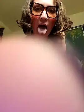 Snapshot of Darling_Sunstorm chatting on 01/28/25, 04:50 Darling Sunstorm online show from 01/28/25, 04:50