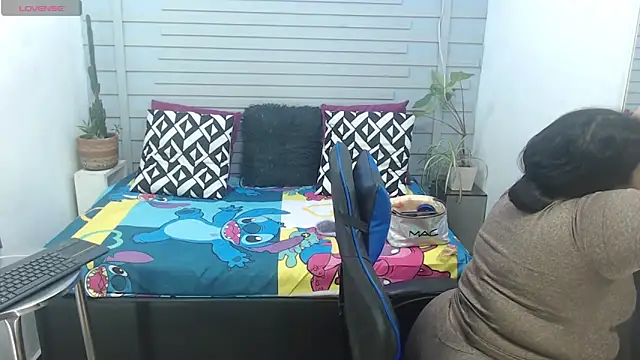 evelin zaens online show from 02/25/25, 04:03