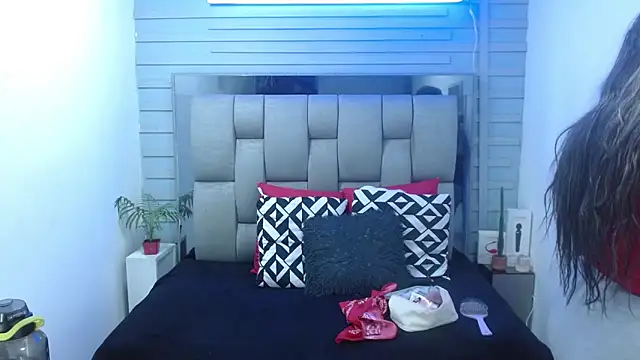 evelin zaens online show from 03/17/26, 04:06