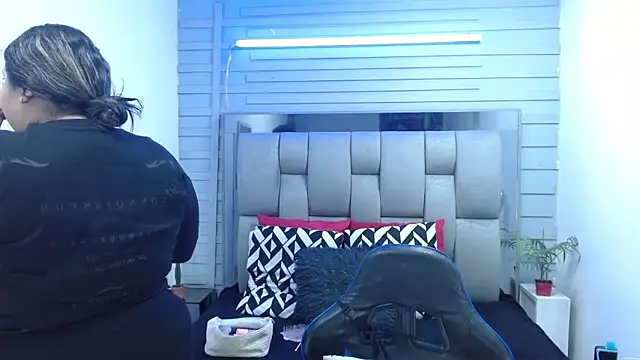 evelin zaens online show from 03/28/26, 04:12