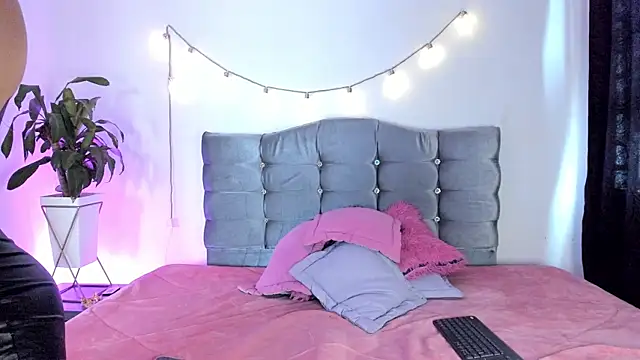 Snapshot of MarieLatex chatting on 06/29/26, 07:14 MarieLatex online show from 06/29/26, 07:14