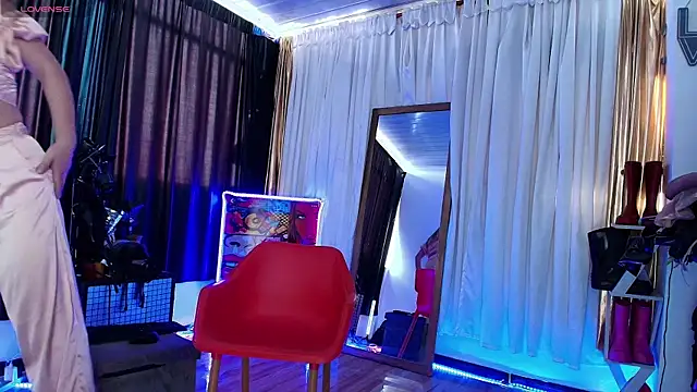 LatexDevil Blondie online show from 02/24/25, 01:10