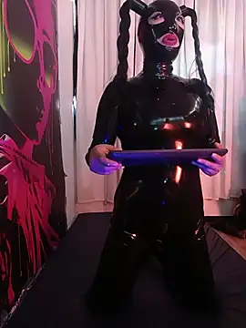 Snapshot of LatexDevil_Blondie chatting on 06/23/26, 05:00 LatexDevil Blondie online show from 06/23/26, 05:00