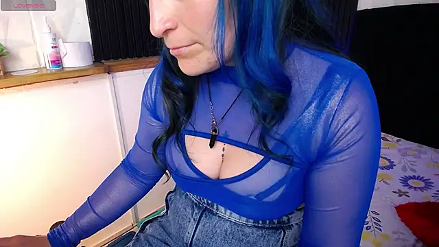 alicia moom online show from 02/18/25, 07:52