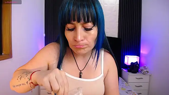 alicia moom online show from 02/28/25, 07:03