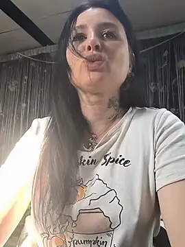 KikiXRed online show from 05/25/26, 01:50
