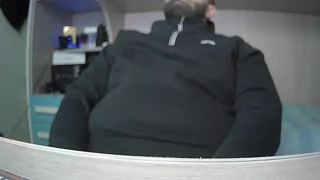 michele1500 online show from 12/17/25, 04:57