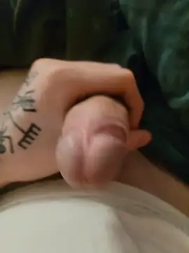 Snapshot of SexyGoldBoy22 chatting on 12/04/25, 08:28 SexyGoldBoy22 online show from 12/04/25, 08:28