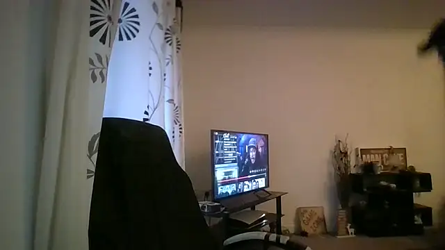 Snapshot of 33ENG chatting on 02/21/25, 07:23 33ENG online show from 02/21/25, 07:23