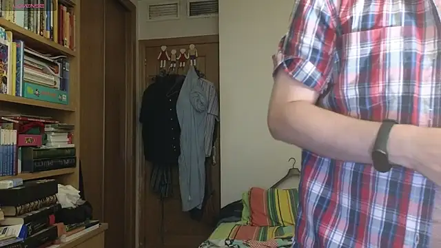 curiosillo83 online show from 09/13/25, 04:29