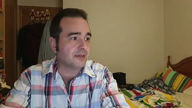 Snapshot of curiosillo83 chatting on 04/23/26, 03:03 curiosillo83 online show from 04/23/26, 03:03
