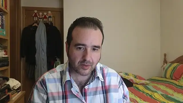 Snapshot of curiosillo83 chatting on 05/06/26, 04:45 curiosillo83 online show from 05/06/26, 04:45