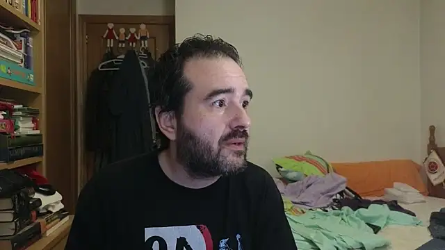 curiosillo83 online show from 07/04/26, 06:47