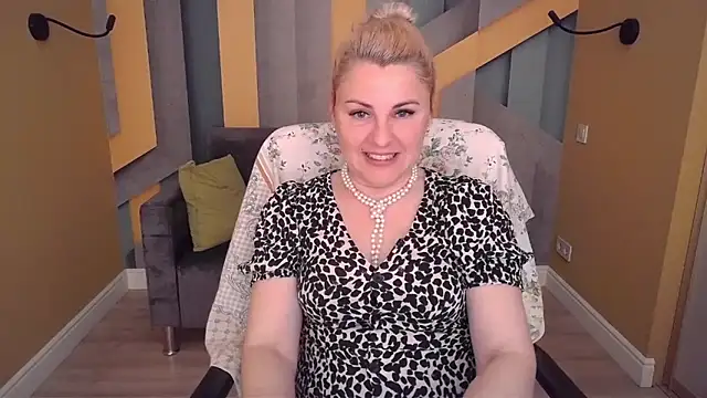 Candy Long online show from 05/17/26, 07:21