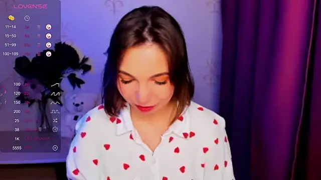 KindHazelHere  online show from 01/08/26, 07:05