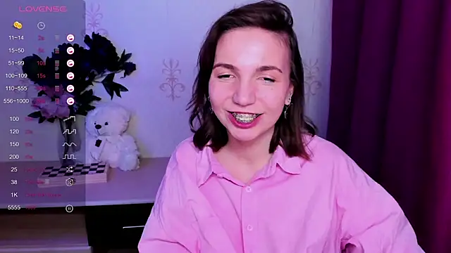 KindHazelHere  online show from 04/11/26, 07:45