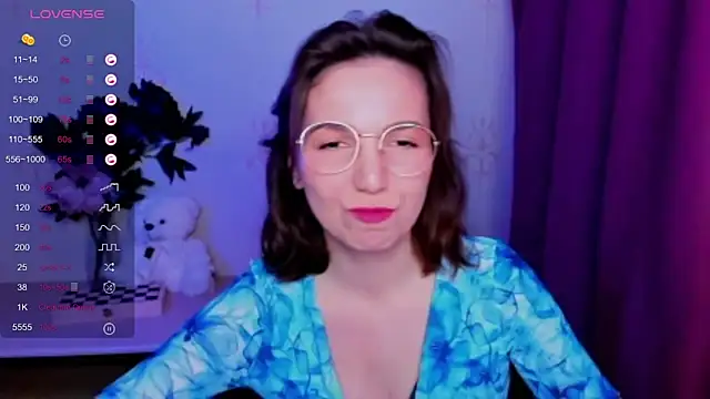 KindHazelHere  online show from 04/18/26, 07:58