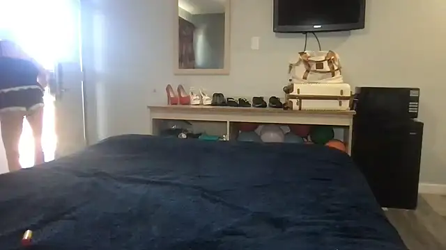 TiffaneyLove online show from 03/13/26, 08:04