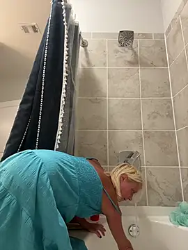 TiffaneyLove online show from 07/11/26, 11:46