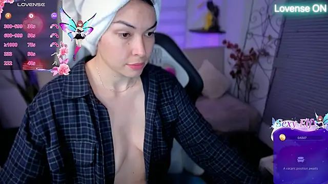 Snapshot of Lunlunera chatting on 06/09/26, 02:23 Lunlunera online show from 06/09/26, 02:23