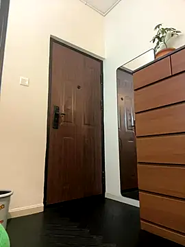 Snapshot of Xianggui chatting on 11/19/25, 10:04 Xianggui online show from 11/19/25, 10:04