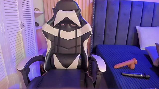 ashlye miller  online show from 12/23/25, 03:59