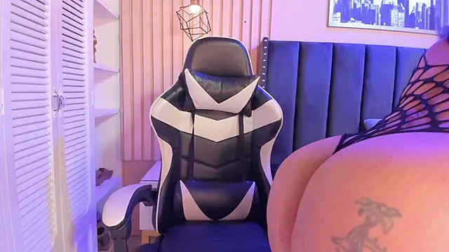 ashlye miller  online show from 02/11/26, 04:17