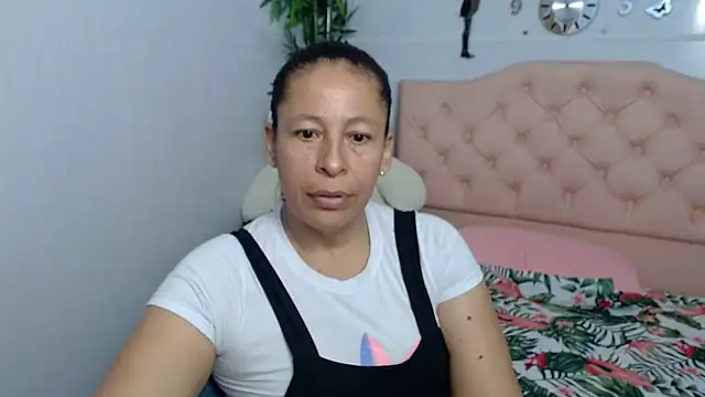 mature martina online show from 09/25/25, 11:08