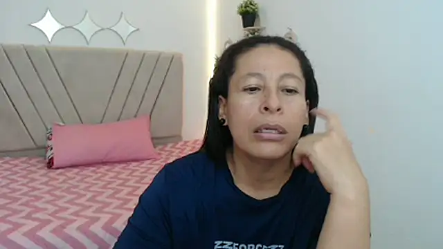 Snapshot of mature_martina chatting on 04/21/26, 10:34 mature martina online show from 04/21/26, 10:34