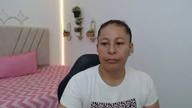 Snapshot of mature_martina chatting on 04/22/26, 08:10 mature martina online show from 04/22/26, 08:10