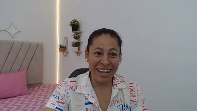 Snapshot of mature_martina chatting on 04/23/26, 08:11 mature martina online show from 04/23/26, 08:11