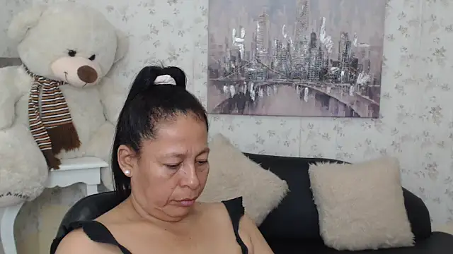 Snapshot of mature_martina chatting on 05/13/26, 09:17 mature martina online show from 05/13/26, 09:17