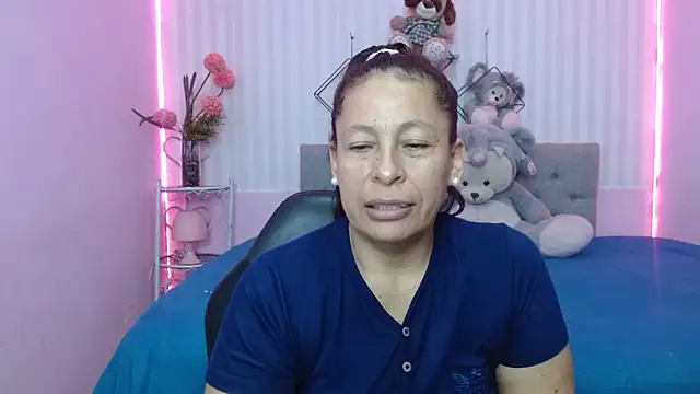 Snapshot of mature_martina chatting on 05/22/26, 10:37 mature martina online show from 05/22/26, 10:37