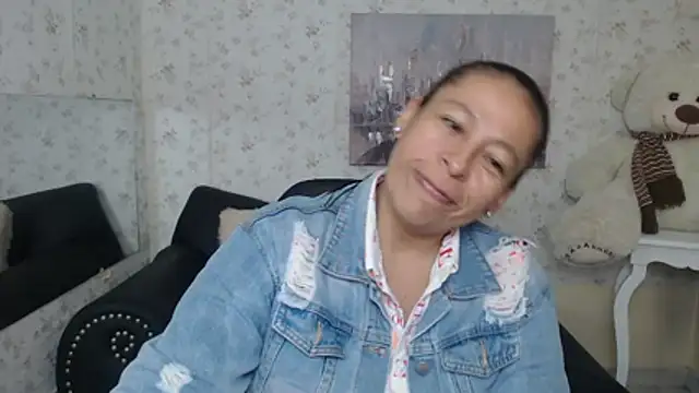 Snapshot of mature_martina chatting on 05/27/26, 11:40 mature martina online show from 05/27/26, 11:40