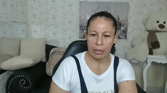 Snapshot of mature_martina chatting on 06/01/26, 10:00 mature martina online show from 06/01/26, 10:00