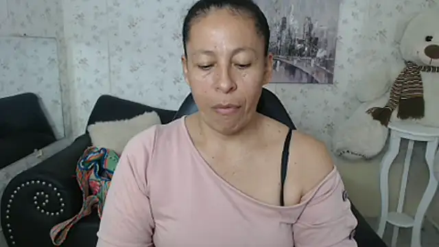 Snapshot of mature_martina chatting on 06/18/26, 10:03 mature martina online show from 06/18/26, 10:03