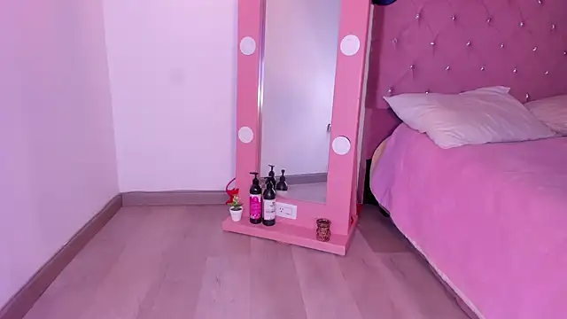 Snapshot of isa_red_hair chatting on 02/08/25, 05:08 isa red hair online show from 02/08/25, 05:08