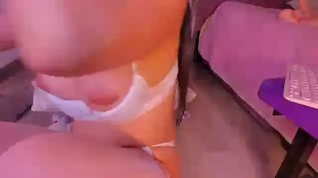 Snapshot of isa_red_hair chatting on 02/08/25, 11:22 isa red hair online show from 02/08/25, 11:22