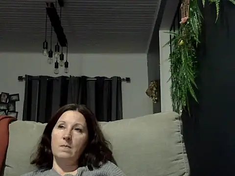 feline27 online show from 11/28/25, 10:12