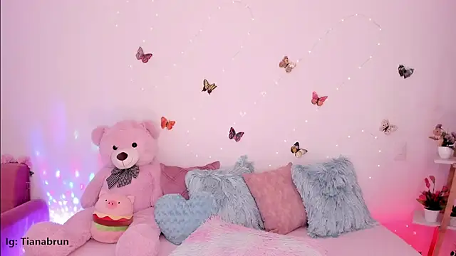 Zara uwu  online show from 11/13/25, 10:47