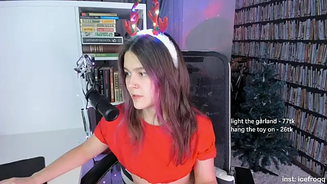 Snapshot of icefroqq chatting on 12/21/24, 10:30 icefroqq online show from 12/21/24, 10:30