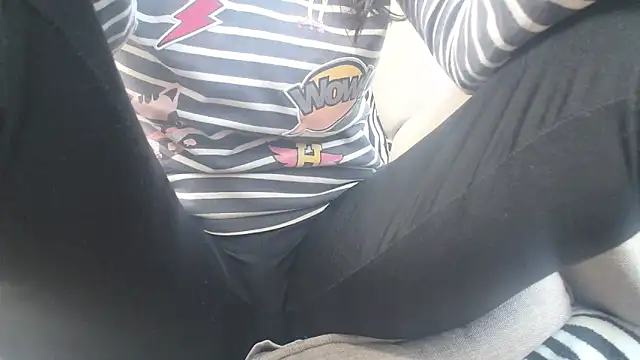 Snapshot of Web_Lady chatting on 02/19/25, 07:06 Web Lady online show from 02/19/25, 07:06