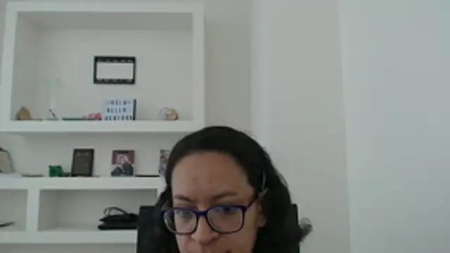 Snapshot of evelin_king chatting on 10/25/25, 03:18 evelin king online show from 10/25/25, 03:18