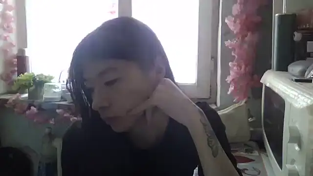 CarlyJoy online show from 12/04/25, 08:23