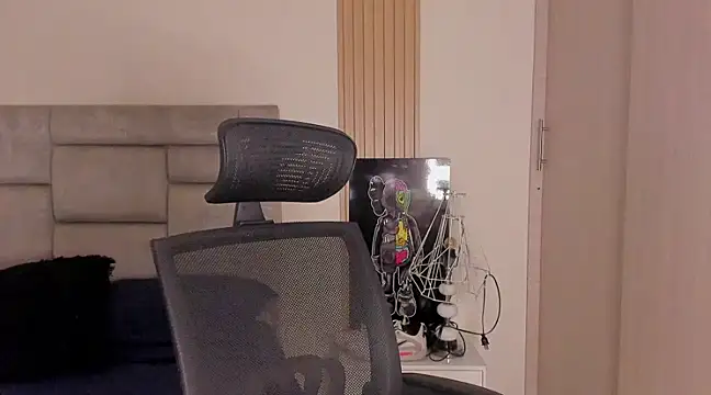 Snapshot of paul_rogerr chatting on 12/14/24, 05:40 paul rogerr online show from 12/14/24, 05:40