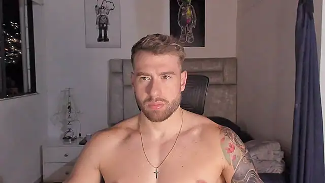 Snapshot of paul_rogerr chatting on 10/15/25, 02:33 paul rogerr online show from 10/15/25, 02:33